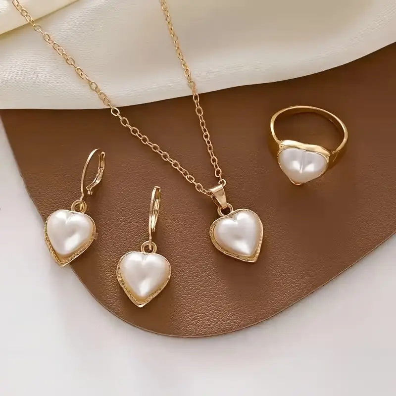 Elegantes Herz-Schmuckset in Gold mit Perlmutt-Effekt – Halskette, Ring & Ohrringe