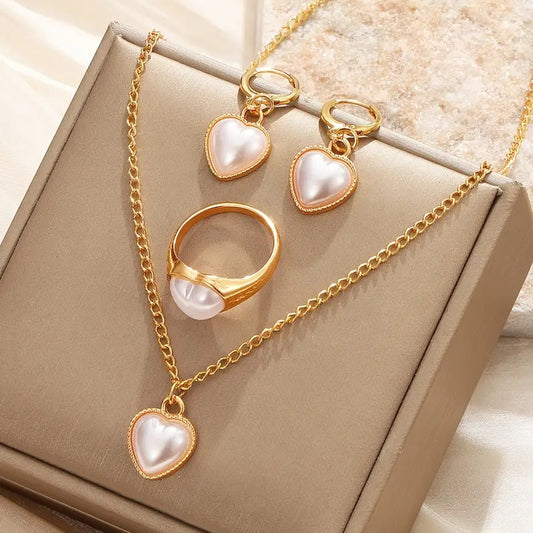 Elegantes Herz-Schmuckset in Gold mit Perlmutt-Effekt – Halskette, Ring & Ohrringe